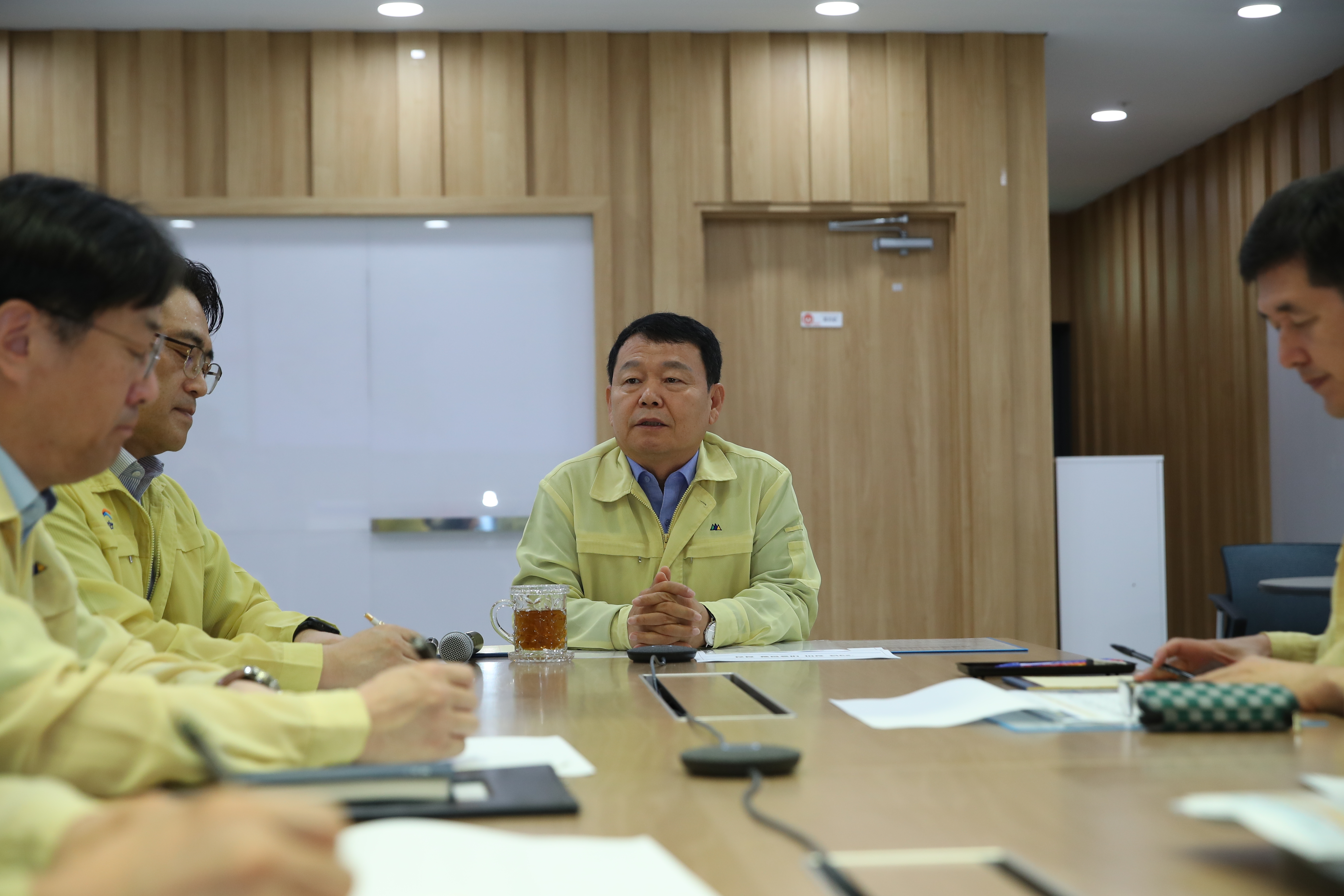 CEO Visits Water Management All-Source Situation Room