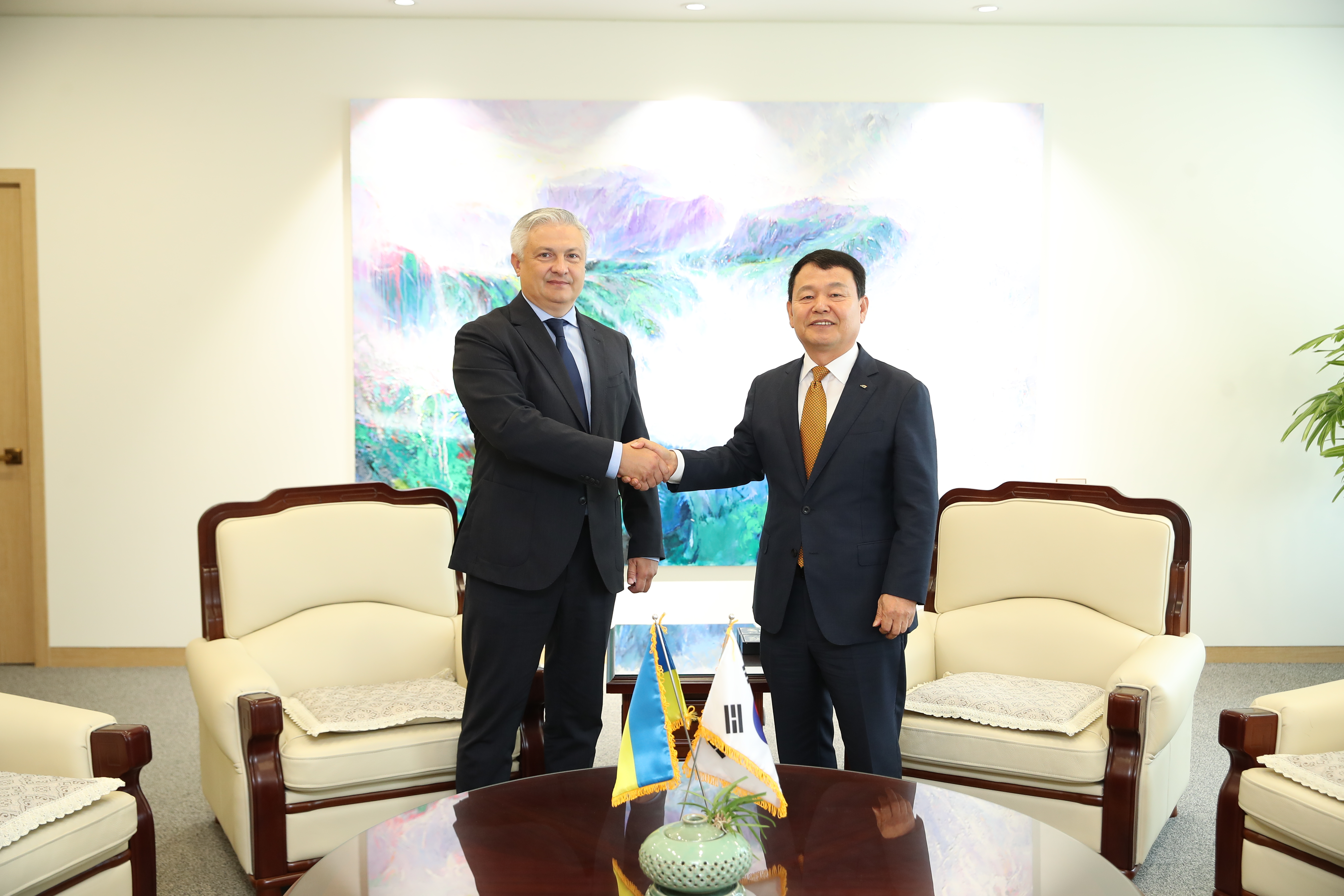 Ukrainian Ambassador Visits K-water Headquarters