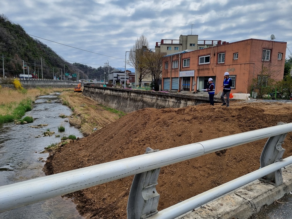 한국수자원공사, 댐·보 오염원 저감 위한 선제적 점검 나서 이미지[1]